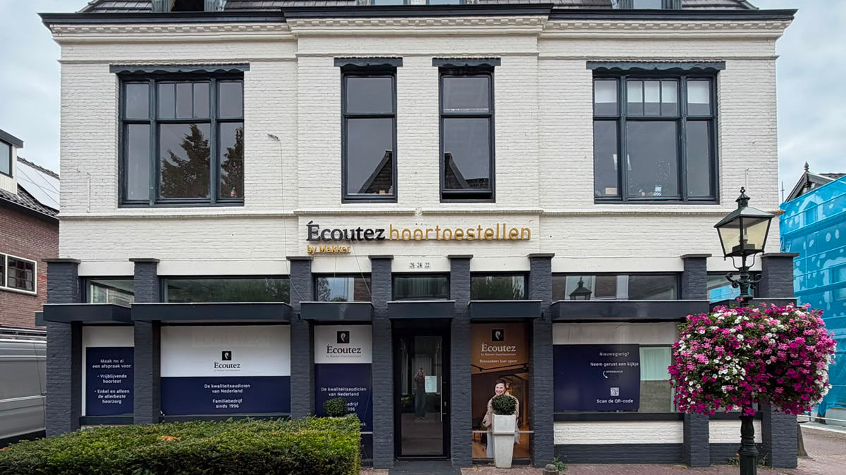 Ecoutez by Makker Baarn